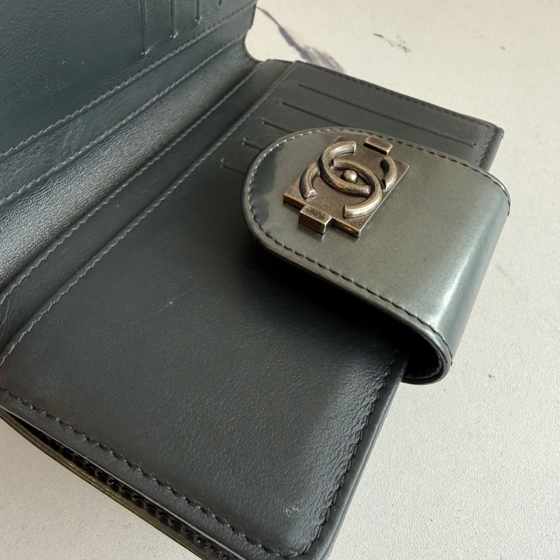 Chanel中夾灰色漆皮-12