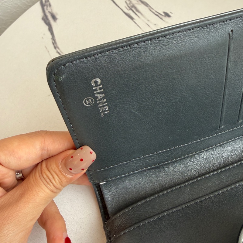Chanel中夾灰色漆皮-13