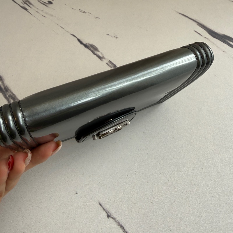 Chanel中夾灰色漆皮-16