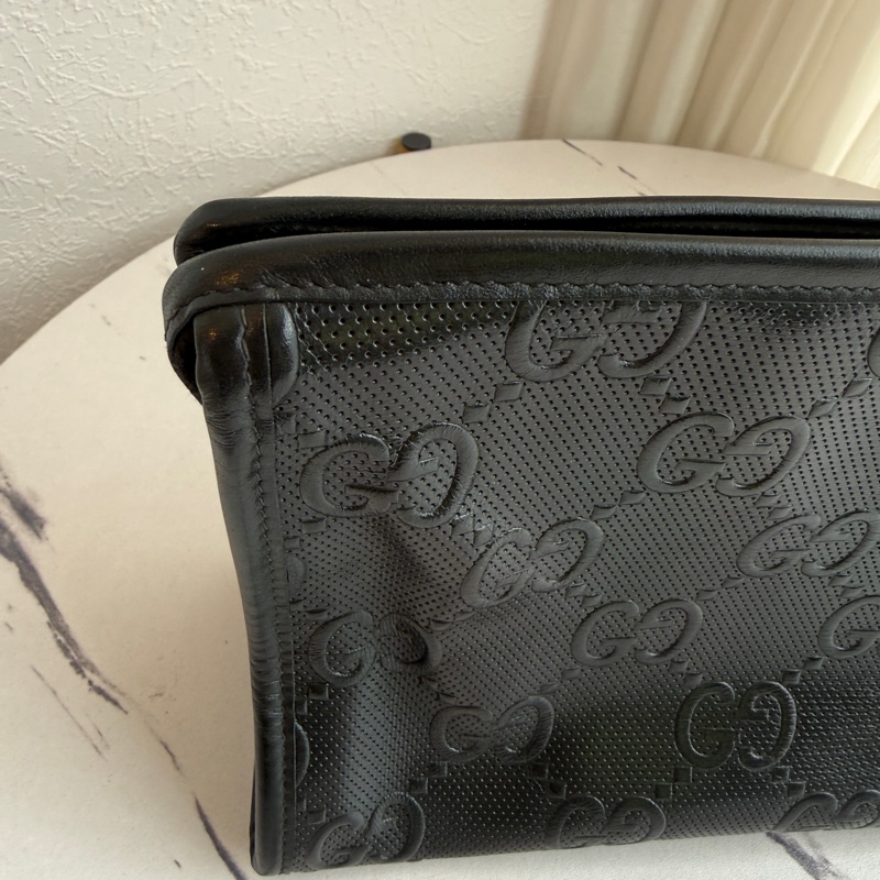 Gucci壓紋手拿包👜男女都可-1