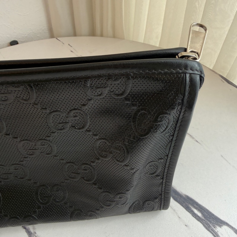 Gucci壓紋手拿包👜男女都可-2