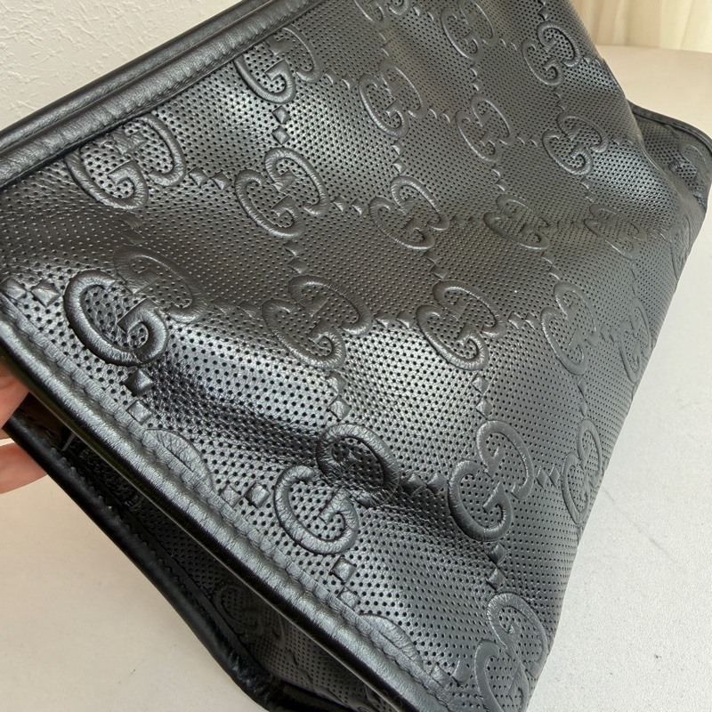 Gucci壓紋手拿包👜男女都可-4