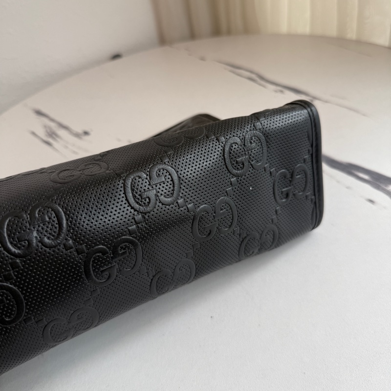 Gucci壓紋手拿包👜男女都可-8