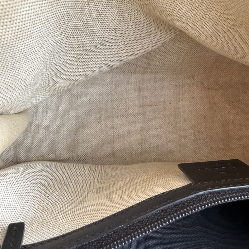 Gucci壓紋手拿包👜男女都可-11