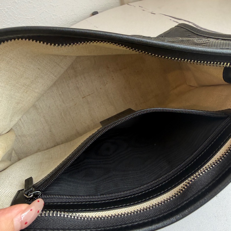 Gucci壓紋手拿包👜男女都可-12