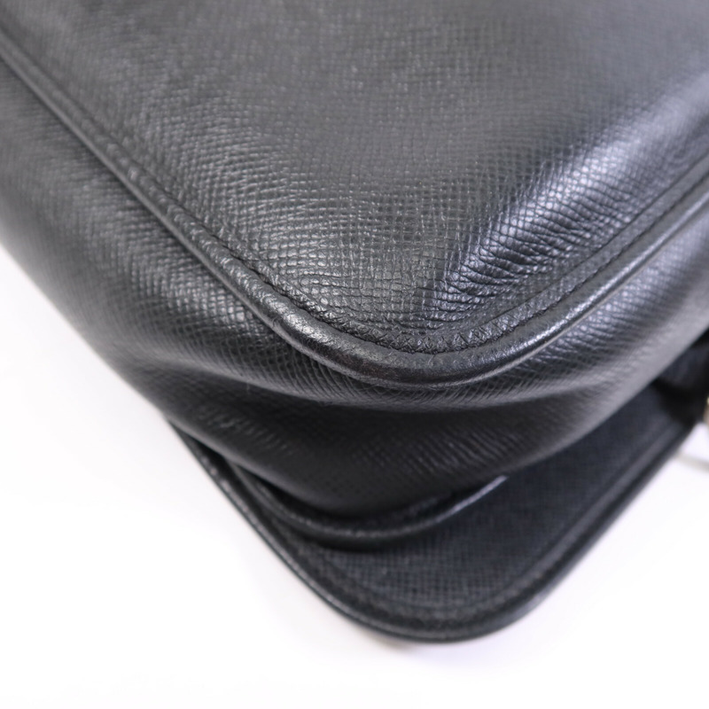 LOUIS VUITTON Taiga皮革Andrei銀扣肩背袋-11