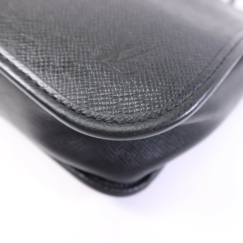 LOUIS VUITTON Taiga皮革Andrei銀扣肩背袋-12