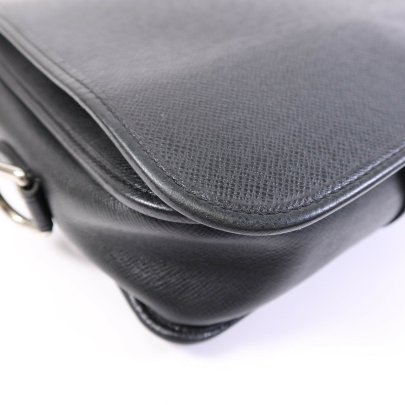 LOUIS VUITTON Taiga皮革Andrei銀扣肩背袋-13