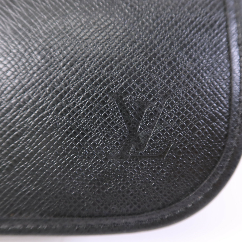 LOUIS VUITTON Taiga皮革Andrei銀扣肩背袋-14