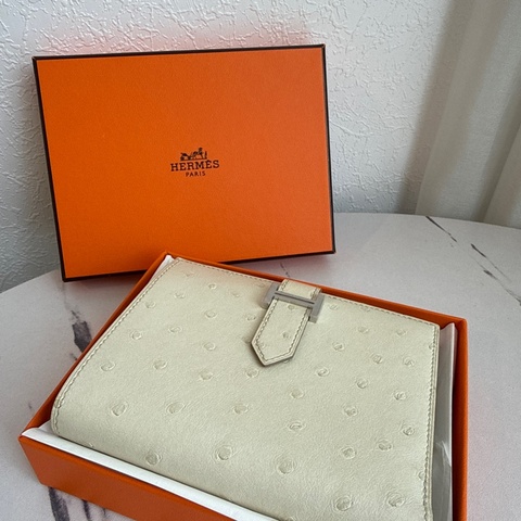 Hermes 鴕鳥米白色h銀扣短夾