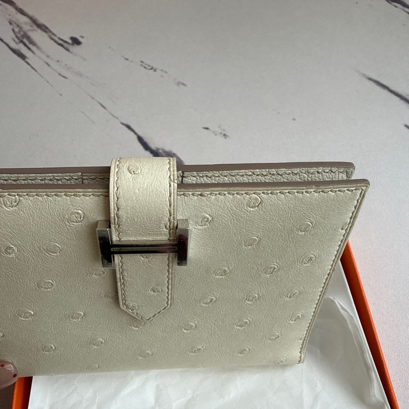 Hermes 鴕鳥米白色h銀扣短夾-2