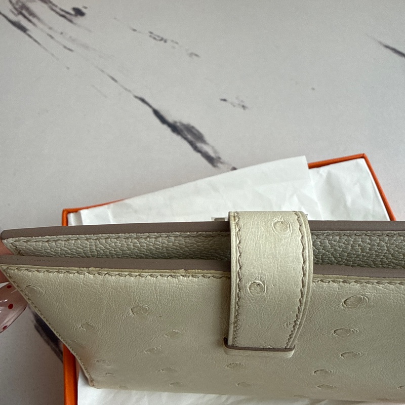 Hermes 鴕鳥米白色h銀扣短夾-4