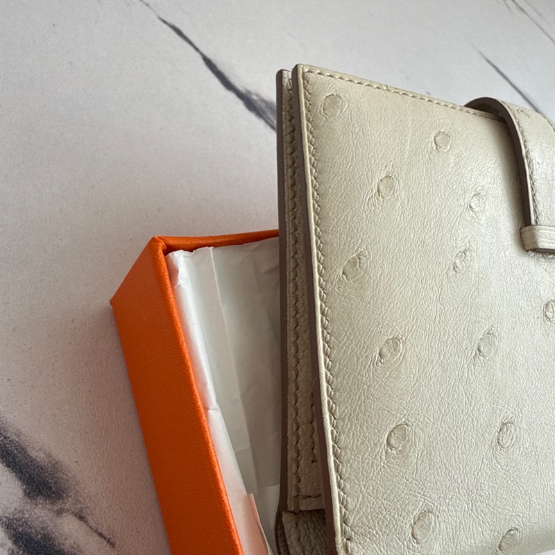 Hermes 鴕鳥米白色h銀扣短夾-5