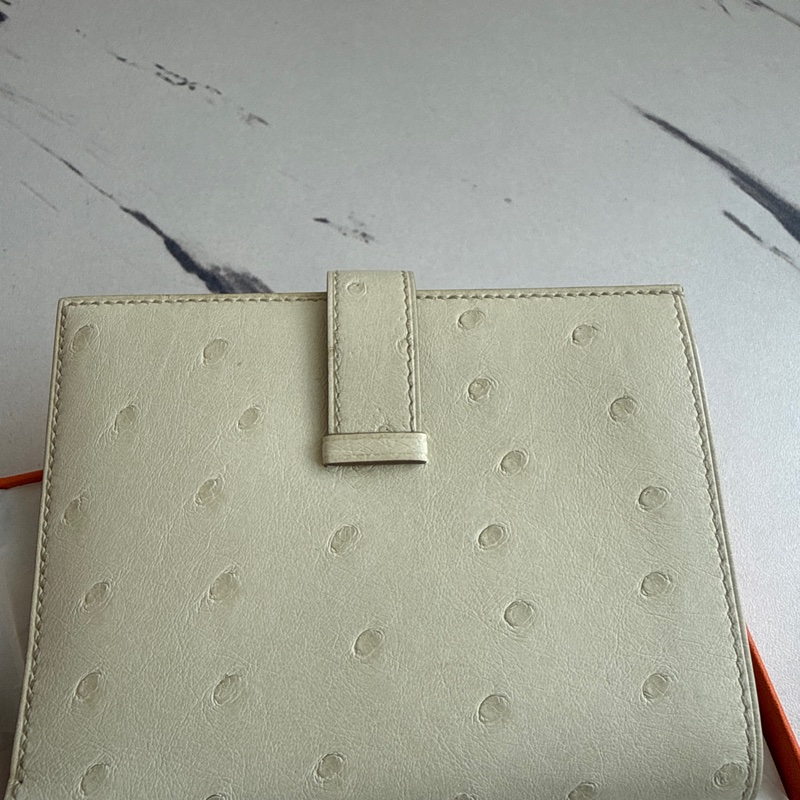 Hermes 鴕鳥米白色h銀扣短夾-6