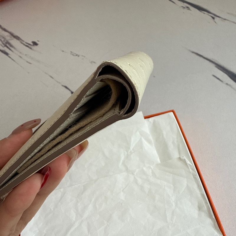 Hermes 鴕鳥米白色h銀扣短夾-8