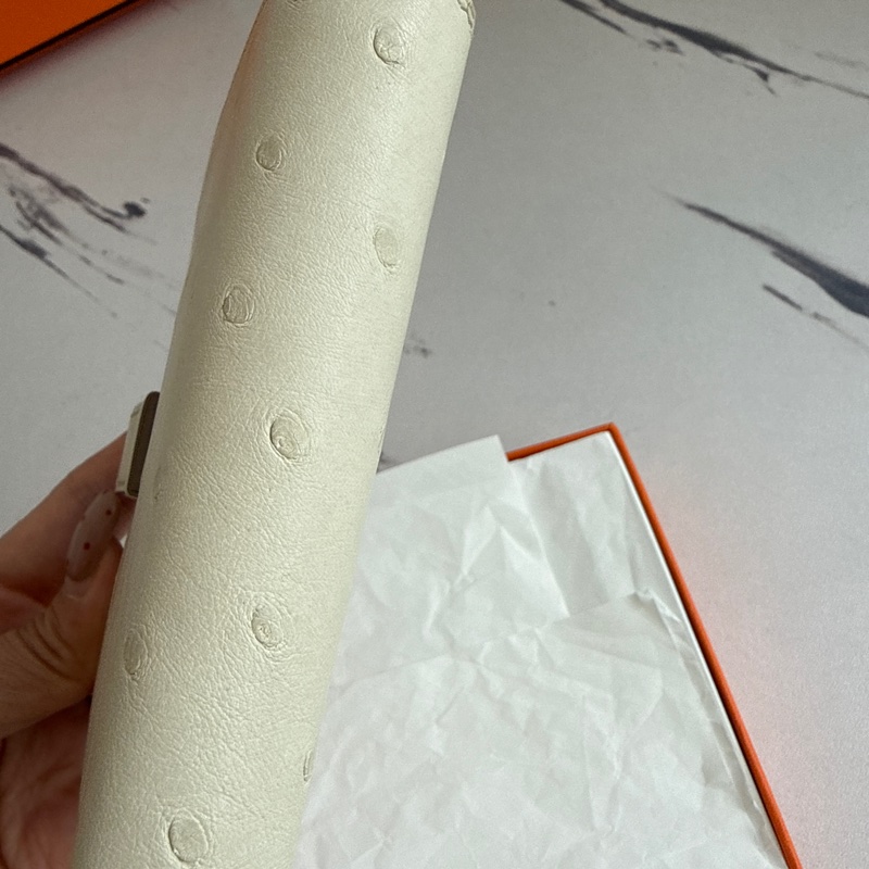 Hermes 鴕鳥米白色h銀扣短夾-9
