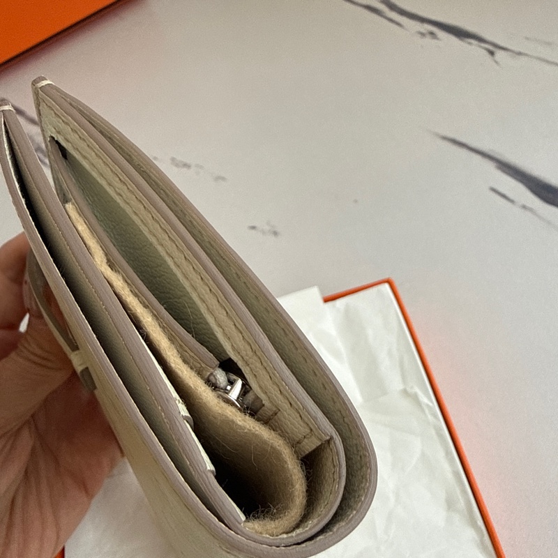 Hermes 鴕鳥米白色h銀扣短夾-10