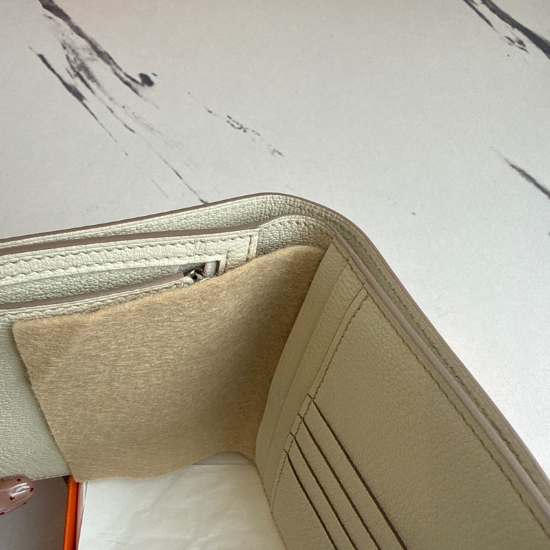 Hermes 鴕鳥米白色h銀扣短夾-11