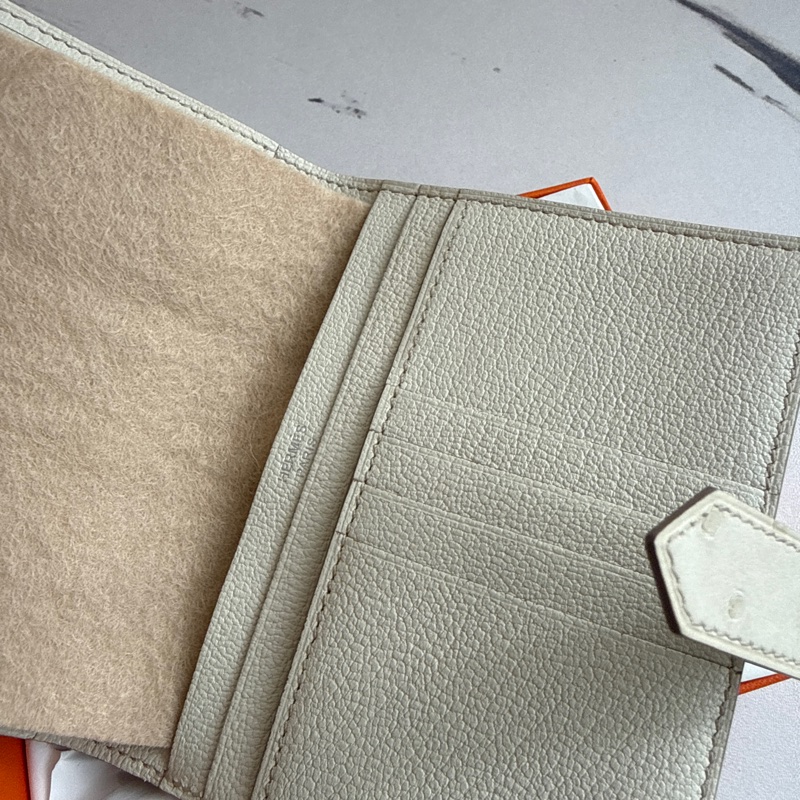 Hermes 鴕鳥米白色h銀扣短夾-12