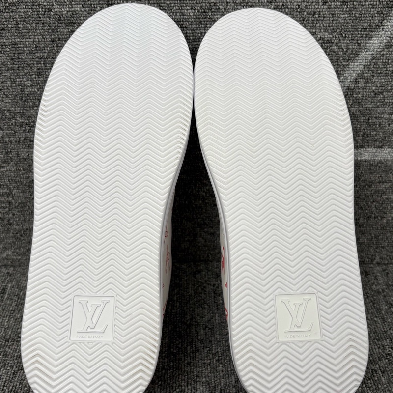 LV 路易威登 白色皮面壓花老花板鞋@43碼 364-4