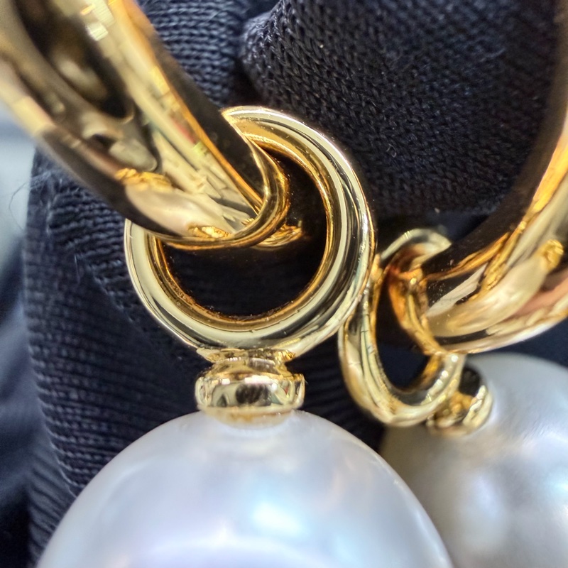 Valentino 金色Vlogo 珍珠垂吊耳環XB956-14