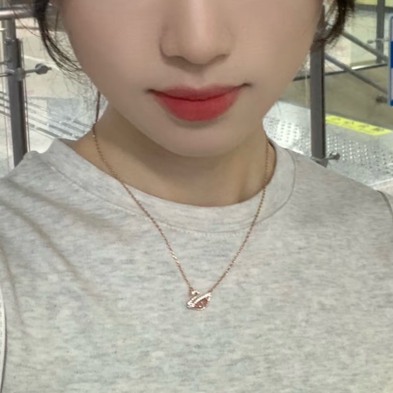 莉亞精品♡施華洛世奇 天鵝項鍊 粉 二手-1