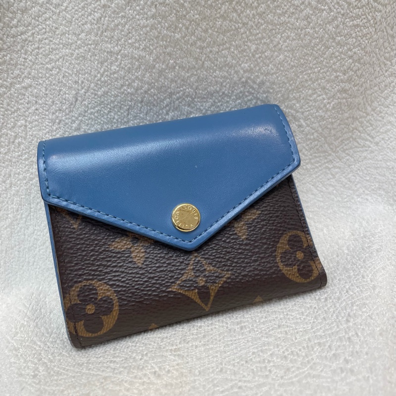 LV Zoé Monogram 老花拼藍色三摺短夾 XB721-0