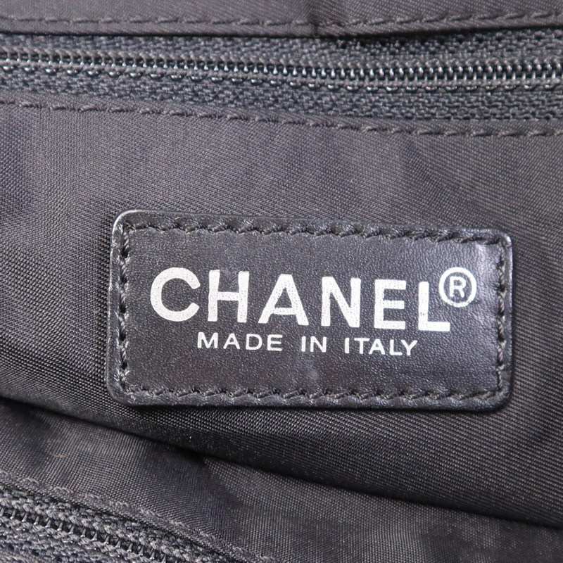 CHANEL 尼龍New Travel Line肩背袋-5