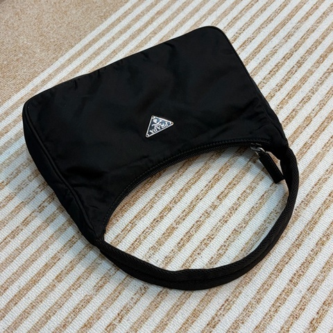 Prada 經典 Hobo 手提包