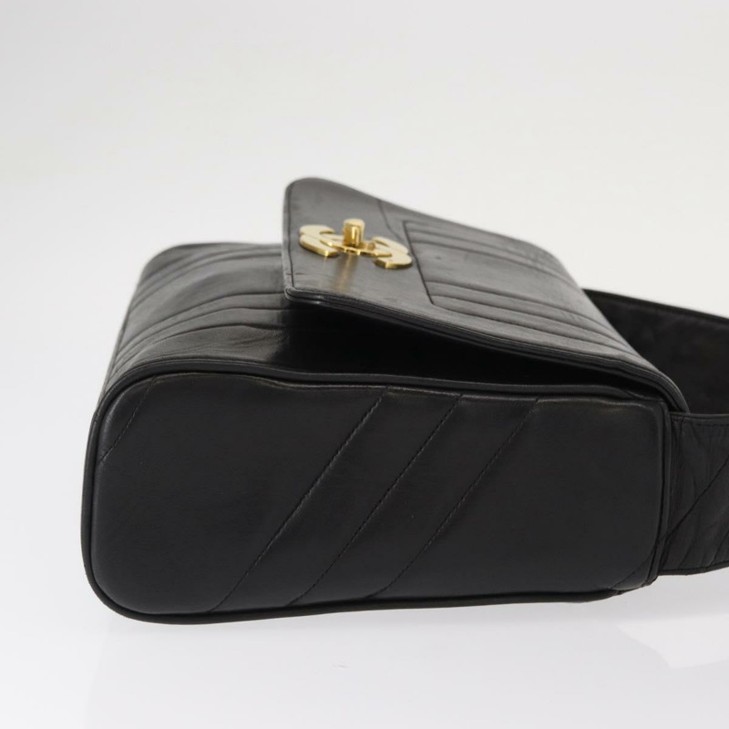 【日本直送】香奈兒新款 Mademoiselle 羊皮肩包 黑色 銀色 CC 標誌 正品 ka096V-2