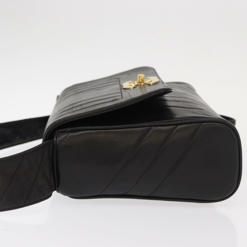 【日本直送】香奈兒新款 Mademoiselle 羊皮肩包 黑色 銀色 CC 標誌 正品 ka096V-3