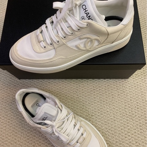 99新39碼 Chanel香奈兒24c米白色板鞋