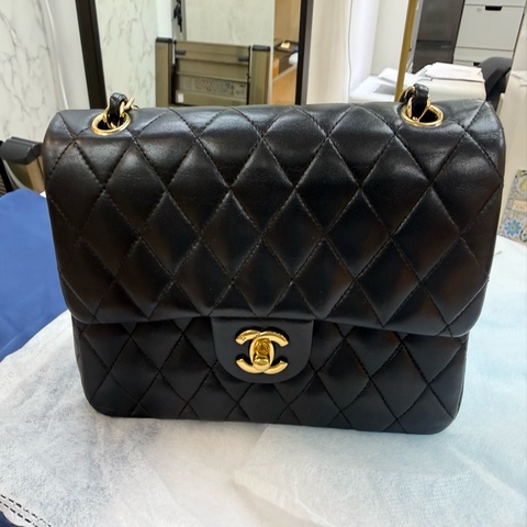 Chanel 香奈兒cf小號黑色羊皮雙蓋金扣鏈條包，鐳射11開