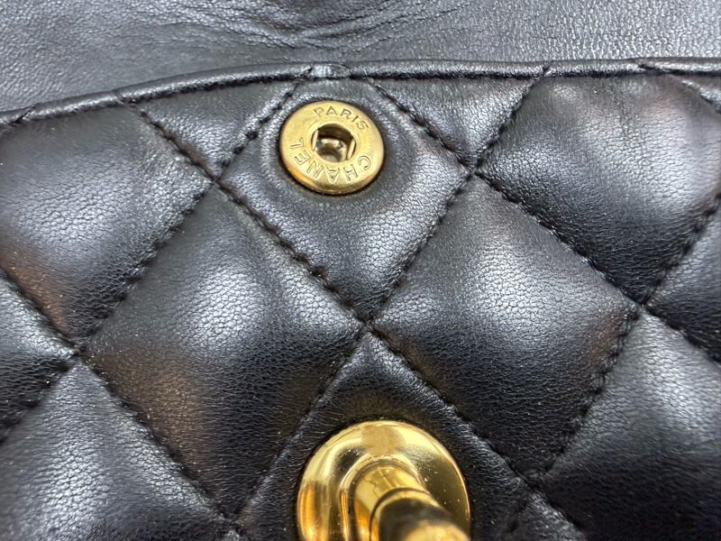 Chanel 香奈兒cf小號黑色羊皮雙蓋金扣鏈條包,鐳射11開-10