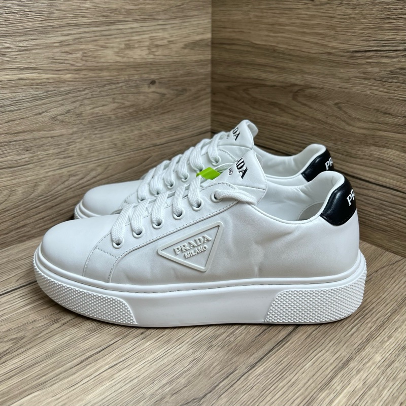 閒置新Prada 普拉達 黑尾三角標厚底小白鞋 36.5碼//無配件-6