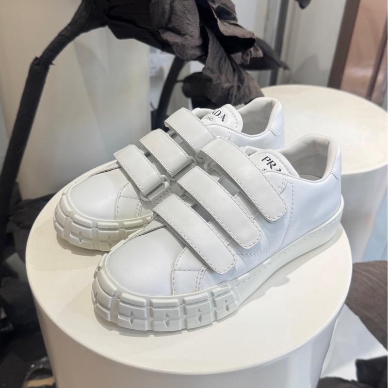 99新 普拉達/prada 魔術貼小白鞋 36碼,無附件-0
