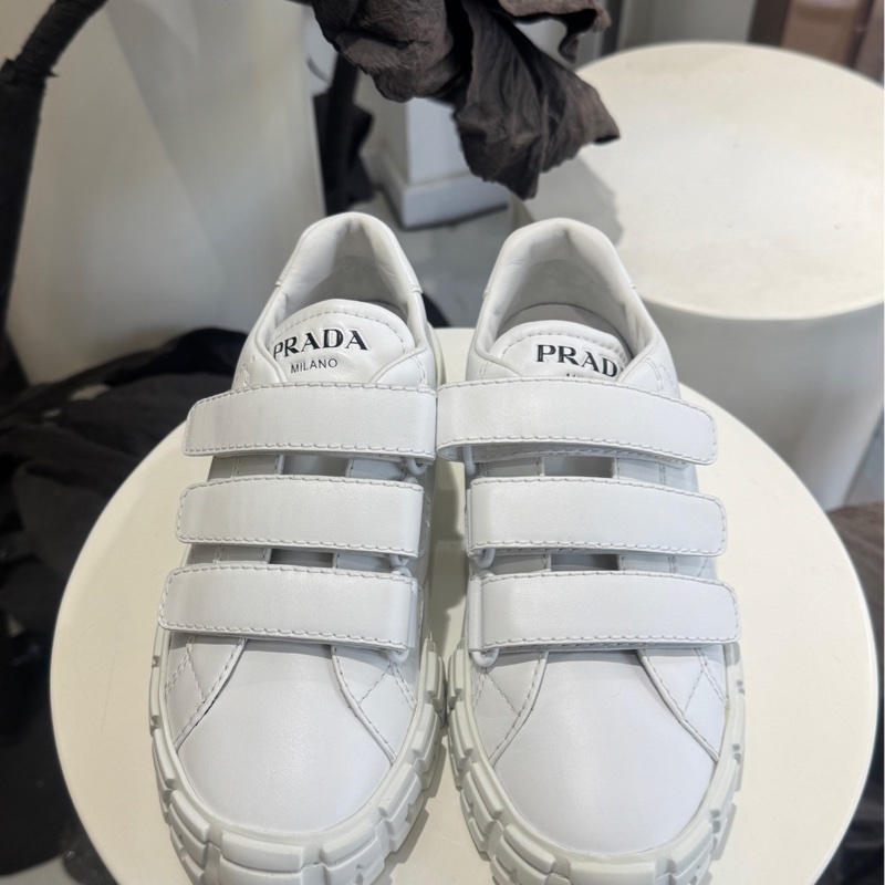 99新 普拉達/prada 魔術貼小白鞋 36碼,無附件-1