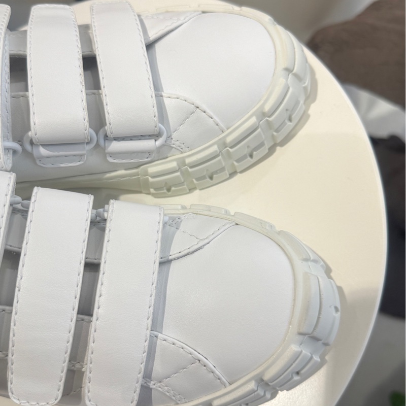 99新 普拉達/prada 魔術貼小白鞋 36碼,無附件-4