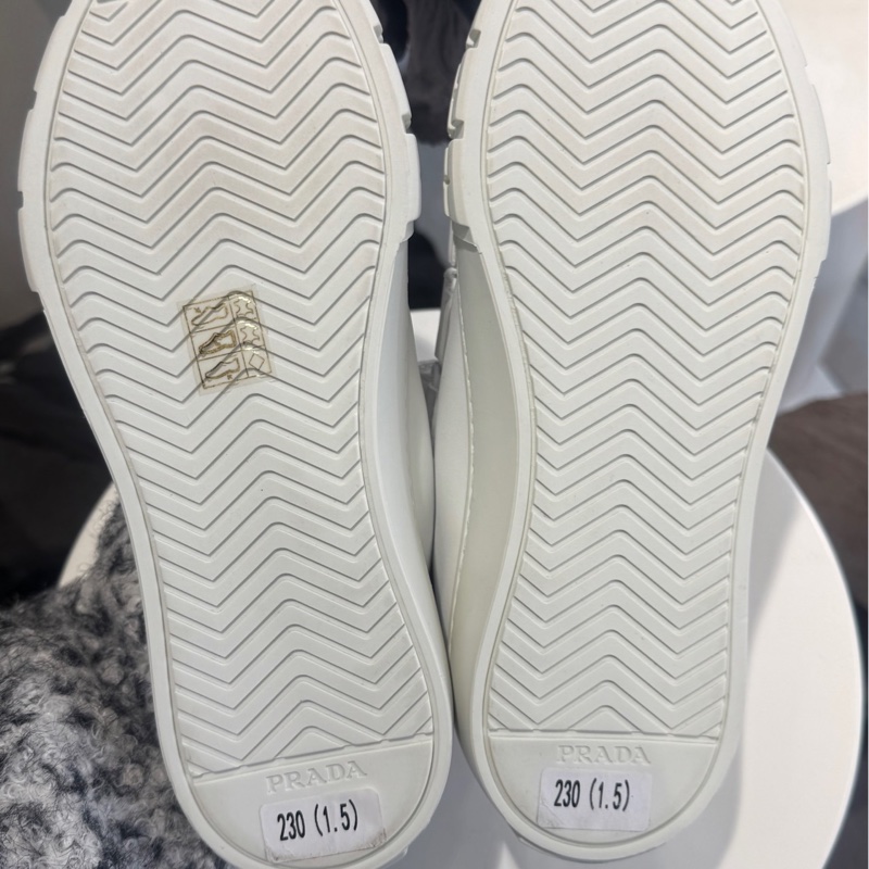 99新 普拉達/prada 魔術貼小白鞋 36碼,無附件-9