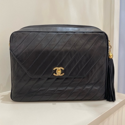 Chanel Vintage 經典黑羊皮雕花鏈金球流蘇相機包