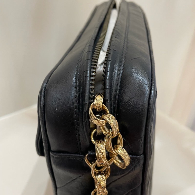 Chanel Vintage 經典黑羊皮雕花鏈金球流蘇相機包-10