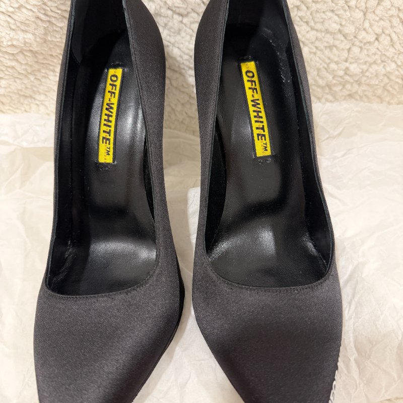 Off-White 黑色緞面尖頭高跟鞋 37號 99新配件塵袋-1