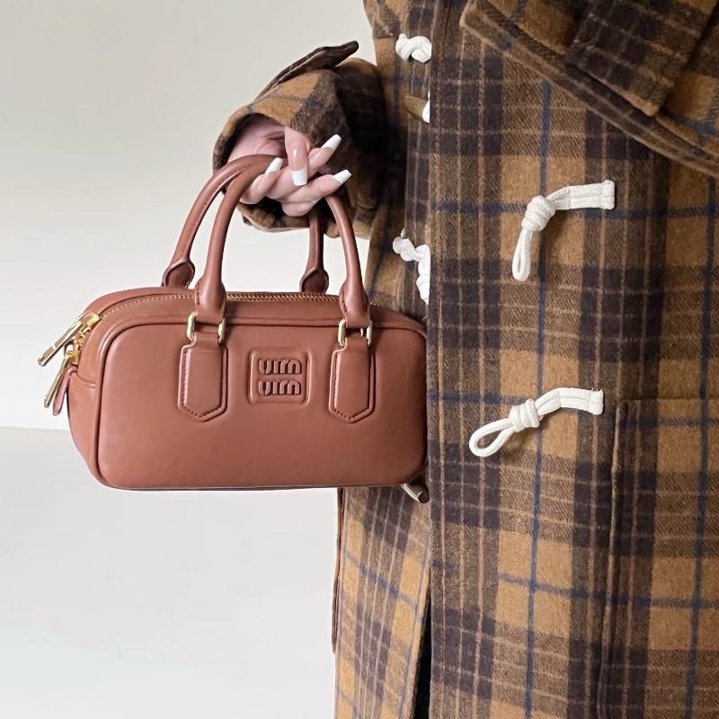 MIUMIU Arcadie焦糖色金扣保齡球小號手提肩背斜背包 22.5*11*8 全新閒置配件塵袋-0