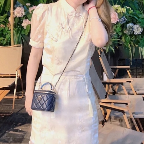 CHANEL 深藍色金扣手提盒子肩背斜背包10*9*7 98新配件塵袋