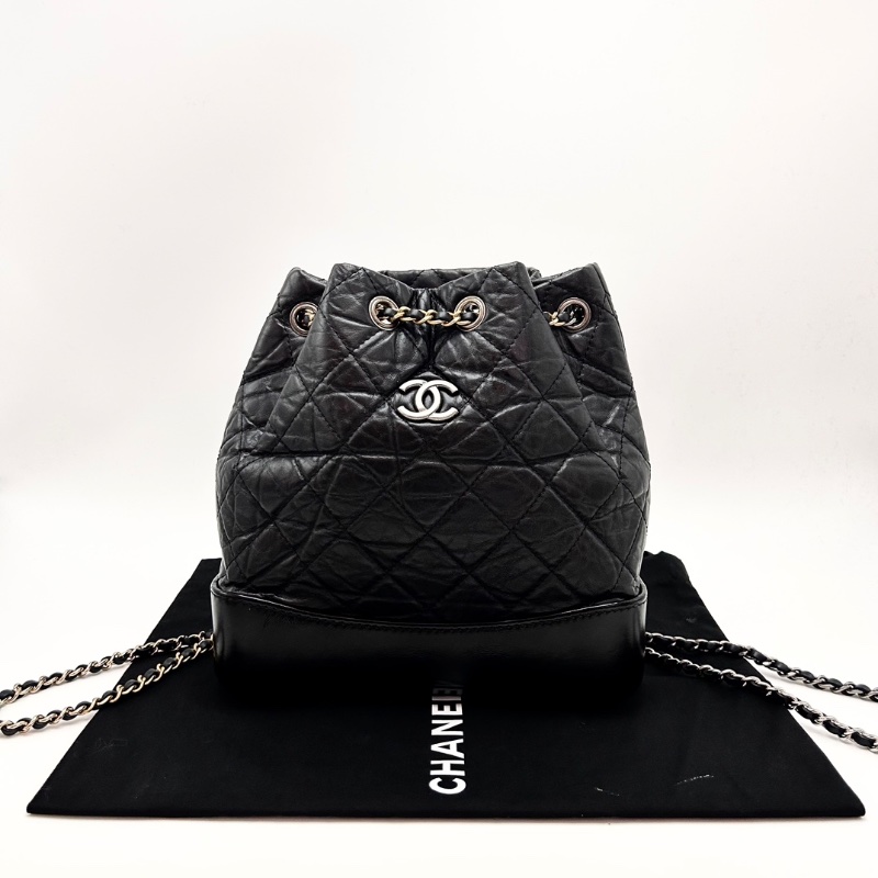 CHANEL 黑色銀扣流浪後背包 22*23*10 99新配件塵袋-1