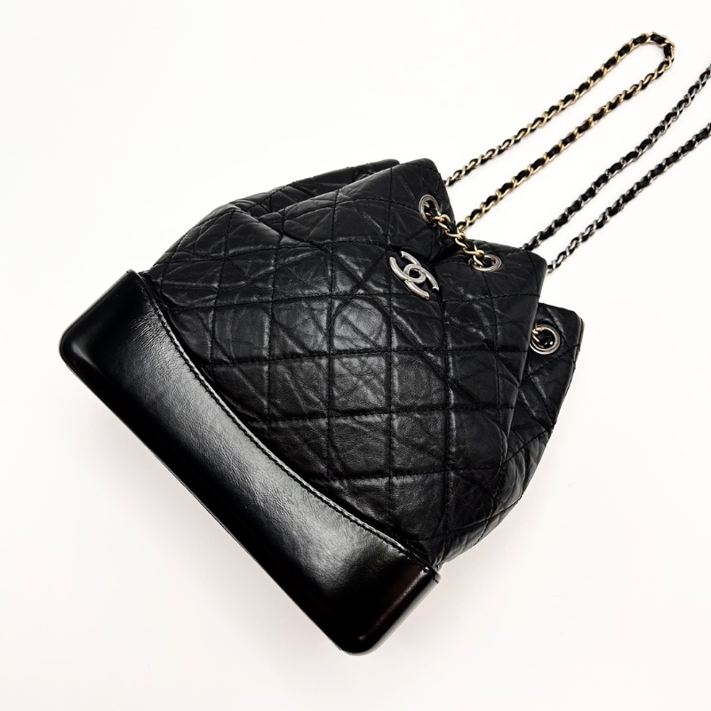 CHANEL 黑色銀扣流浪後背包 22*23*10 99新配件塵袋-3