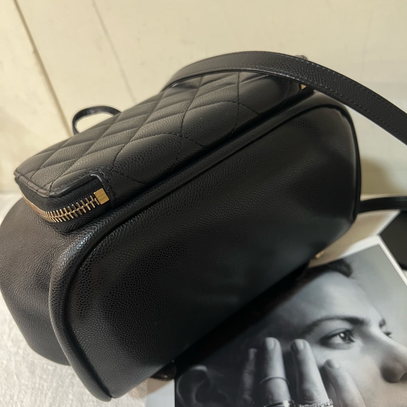 ෆ Chanel affinity 22p黑金荔枝牛皮雙肩後背包-8