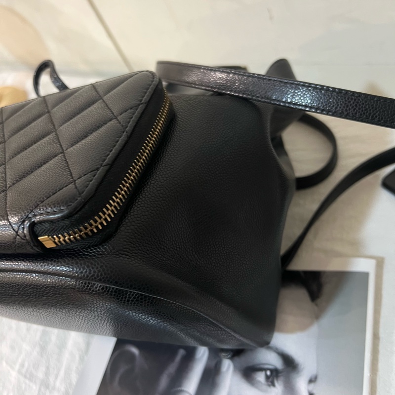 ෆ Chanel affinity 22p黑金荔枝牛皮雙肩後背包-10