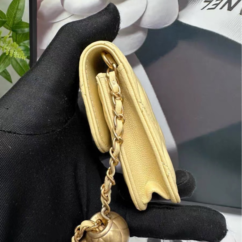 全網最低價 鵝黃色金球小廢包 97新-2
