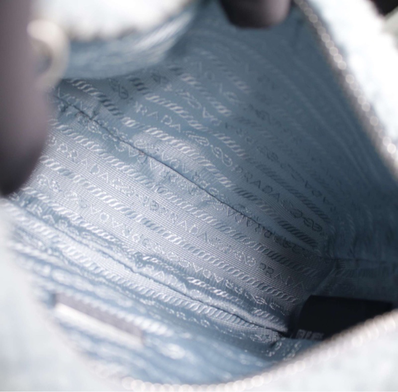 【90%新✨】Prada Hobo天藍色羊羔毛 限定款-5